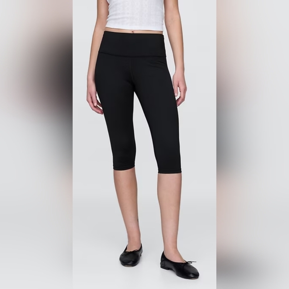 GAP Pants - GAPfit Women's Black Capri Leggings